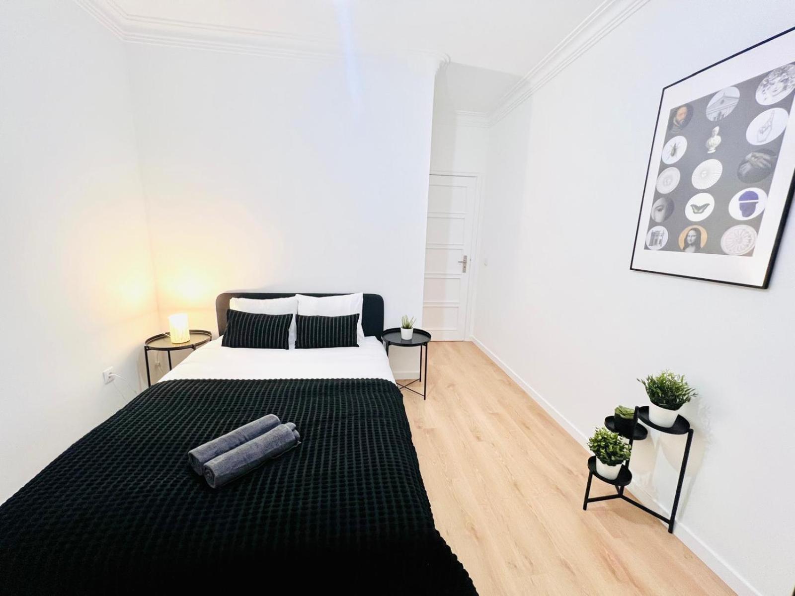 Hostel Rooms, Ideal Location For Tourists *