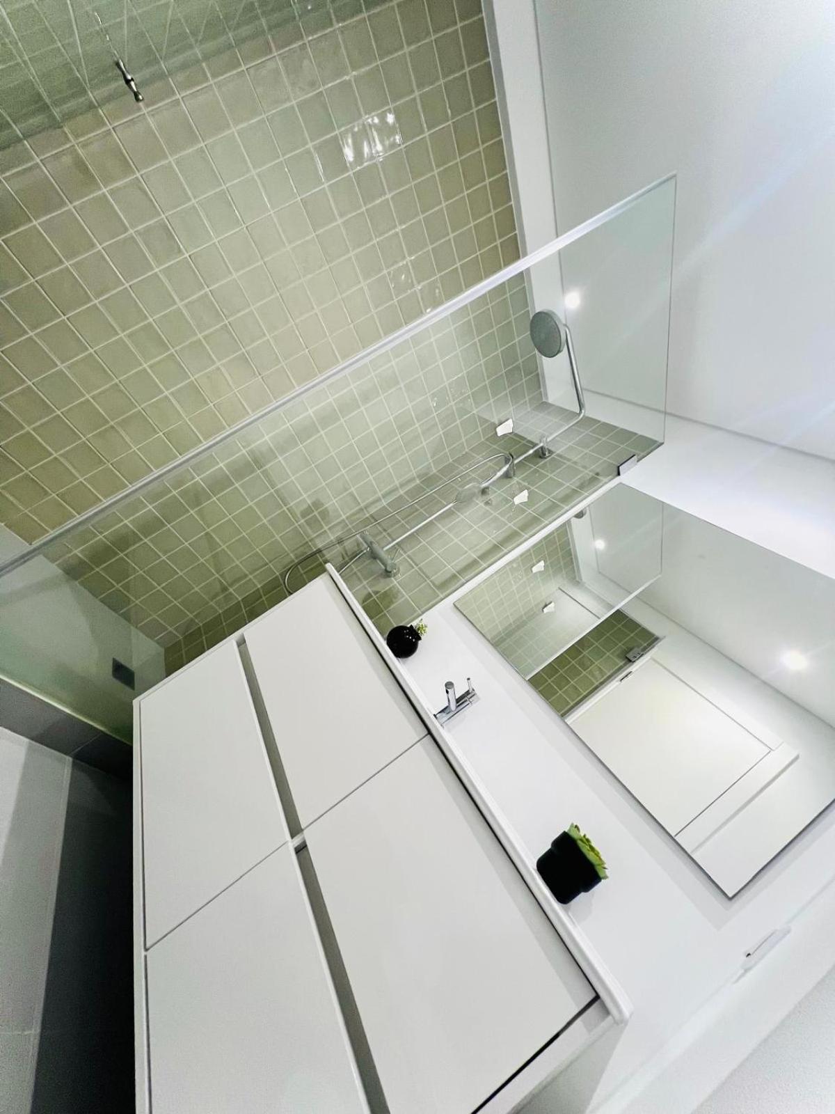 Hostel Rooms, Ideal Location For Tourists